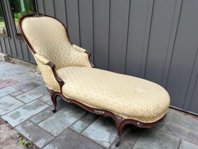Stunning French Louis XV Style Carved Walnut Chaise