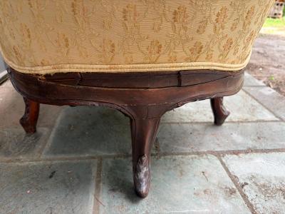Stunning French Louis XV Style Carved Walnut Chaise