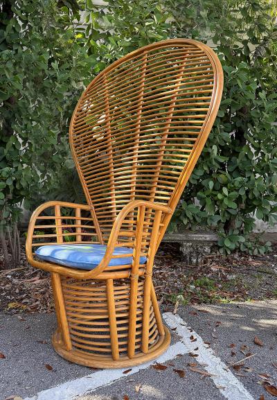 Substantial Vintage Sculptural Rattan Reed Peacock Chair Great Condition
