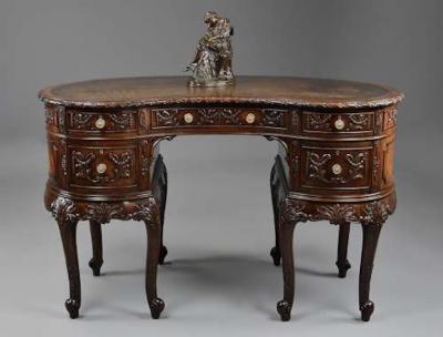 Superb quality Edwardian freestanding mahogany kidney shaped desk