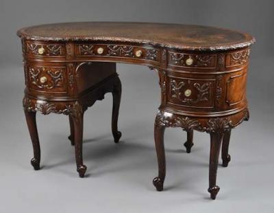 Superb quality Edwardian freestanding mahogany kidney shaped desk