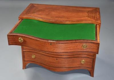 Superb quality serpentine shaped satinwood gentlemans dressing chest