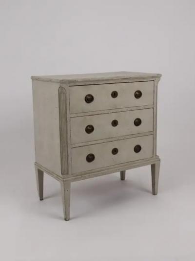 Swedish 1820s Gustavian Style Gray Painted Chest with Carved Semi Columns