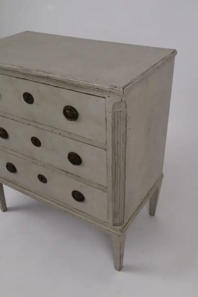 Swedish 1820s Gustavian Style Gray Painted Chest with Carved Semi Columns