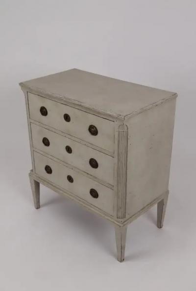 Swedish 1820s Gustavian Style Gray Painted Chest with Carved Semi Columns