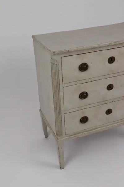 Swedish 1820s Gustavian Style Gray Painted Chest with Carved Semi Columns