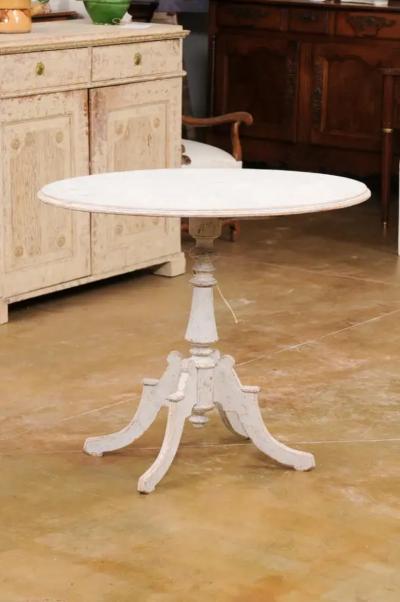 Swedish 1880s Painted Wood Gu ridon Table with Oval Top and Pedestal Base