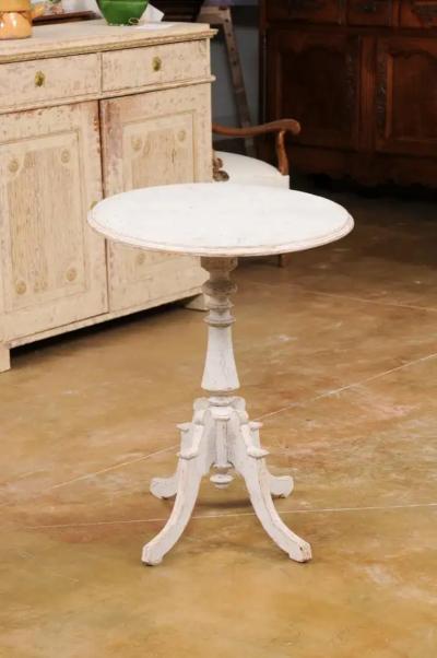 Swedish 1880s Painted Wood Gu ridon Table with Oval Top and Pedestal Base