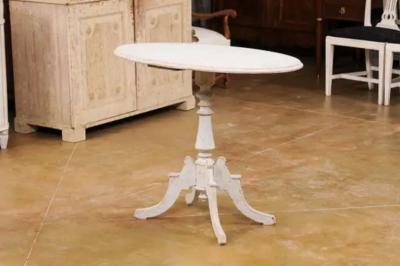 Swedish 1880s Painted Wood Gu ridon Table with Oval Top and Pedestal Base