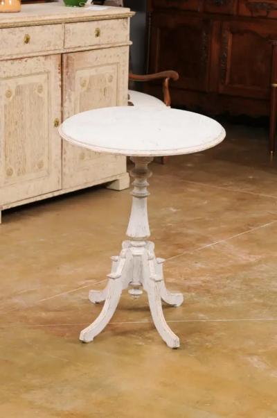 Swedish 1880s Painted Wood Gu ridon Table with Oval Top and Pedestal Base