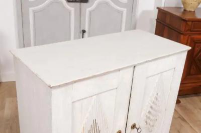 Swedish Gustavian Period 1810s Dove Gray Painted Sideboard with Diamond Motifs