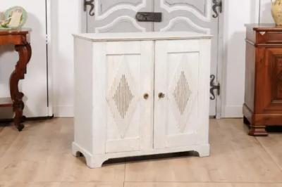 Swedish Gustavian Period 1810s Dove Gray Painted Sideboard with Diamond Motifs