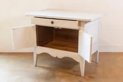 Swedish Gustavian Style 19th Century Painted Sideboard with Reeded Motifs