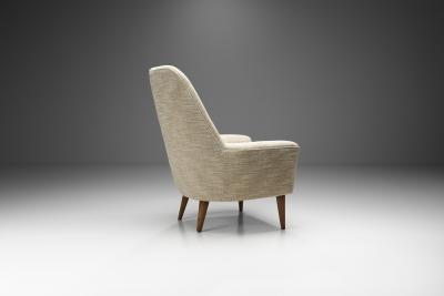 Swedish Modern Armchair with Tapered Wooden Legs Sweden 1950s