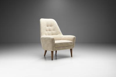 Swedish Modern Armchair with Tapered Wooden Legs Sweden 1950s
