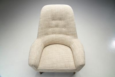 Swedish Modern Armchair with Tapered Wooden Legs Sweden 1950s