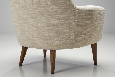 Swedish Modern Armchair with Tapered Wooden Legs Sweden 1950s