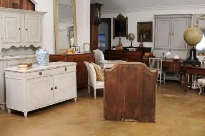 Swedish Rococo 1770s Painted Wood Wall Cabinet with Chapeau de Gendarme Cornice