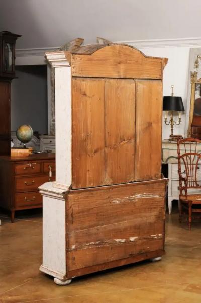 Swedish Rococo Period 1780s Painted Vitrine Cabinet with Molded Bonnet Top