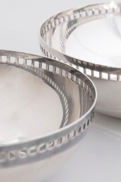Swid Powell Pair of Richard Meier for Swid Powell Silver Plate Post Modern Bowls