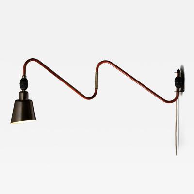 Swiveling wall lamp