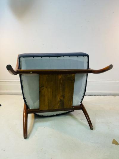 T H Robsjohn Gibbings MODERNIST PAIR OF ARMCHAIRS IN THE MANNER OF T H ROBSJOHN GIBBINGS