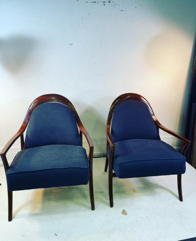 T H Robsjohn Gibbings MODERNIST PAIR OF ARMCHAIRS IN THE MANNER OF T H ROBSJOHN GIBBINGS