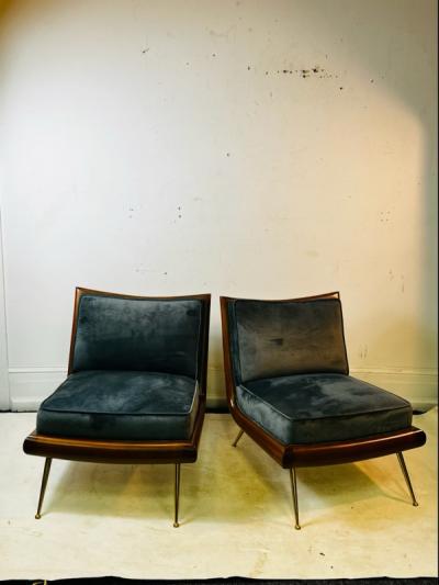T H Robsjohn Gibbings PAIR OF MODERN WOOD AND BRASS LEG CHAIRS IN THE MANNER OF GIBBINGS