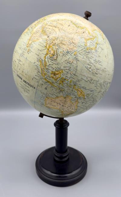 Terrestrial globe on foot Editions E Bertaux G Thomas successeur circa 1900