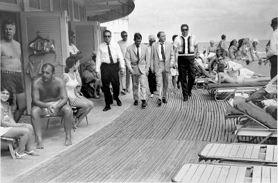 Terry O Neill Frank Sinatra on the Boardwalk View 2