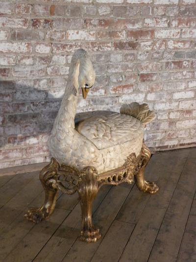 The Coolest Swan For Your Wine