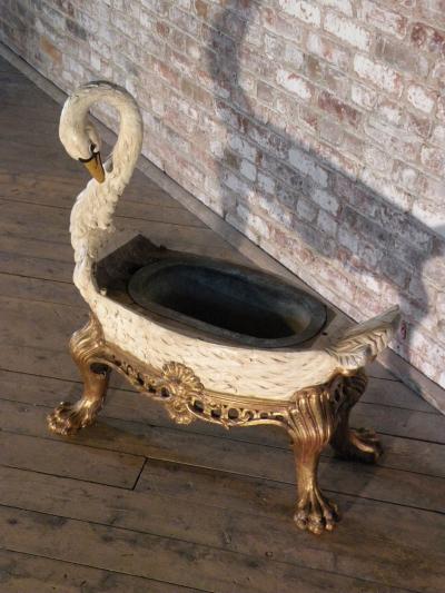 The Coolest Swan For Your Wine