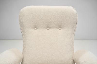 Theo Ruth Pair of Theo Ruth Model 105 Hairpin Armchairs for Artifort Netherlands 1950s