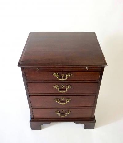 Thomas Chippendale English Georgian Mahogany Pedestal Form Bachelors Chest circa 1760