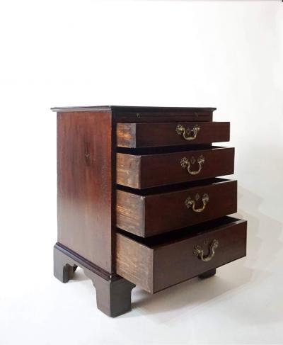 Thomas Chippendale English Georgian Mahogany Pedestal Form Bachelors Chest circa 1760