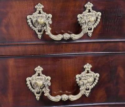 Thomas Chippendale Superb quality late 19thc serpentine commode in the Chippendale style