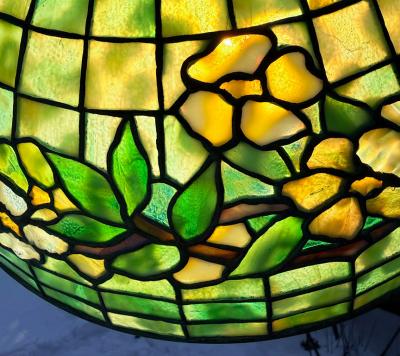 Tiffany Studios Tiffany Studios 18 Belted Dogwood table lamp
