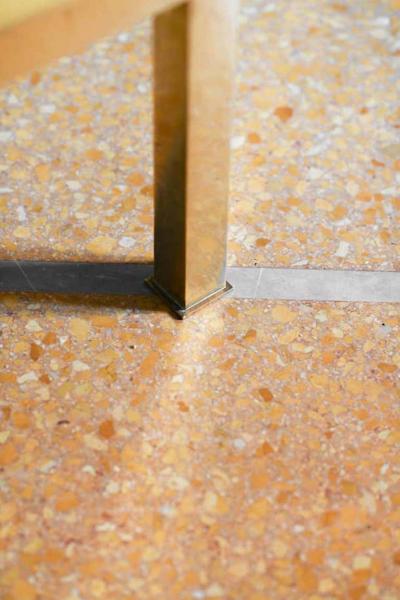 Tommaso Barbi China red lacquered coffee table with brass structure Tommaso Barbi Italy 1980