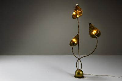 Tommaso Barbi Tommaso Barbi Leaf Floorlamp in Hammered Brass Italy 1970s