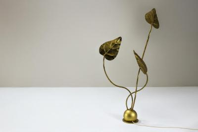 Tommaso Barbi Tommaso Barbi Leaf Floorlamp in Hammered Brass Italy 1970s