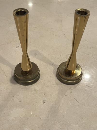 Tommi Parzinger MID CENTURY PAIR OF BRASS CANDLESTICKS IN THE MANNER OF TOMMI PARZINGER