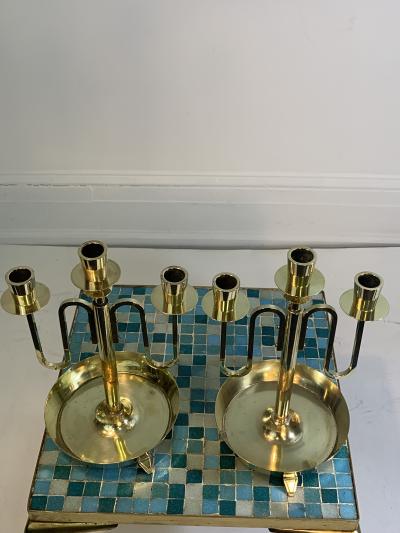 Tommi Parzinger TOMMI PARZINGER PAIR OF MODERNIST BRASS CANDLESTICKS