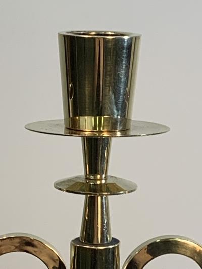 Tommi Parzinger TOMMI PARZINGER PAIR OF MODERNIST BRASS CANDLESTICKS