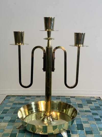 Tommi Parzinger TOMMI PARZINGER PAIR OF MODERNIST BRASS CANDLESTICKS