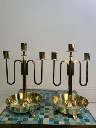 Tommi Parzinger TOMMI PARZINGER PAIR OF MODERNIST BRASS CANDLESTICKS