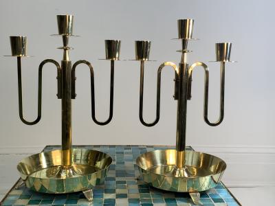 Tommi Parzinger TOMMI PARZINGER PAIR OF MODERNIST BRASS CANDLESTICKS