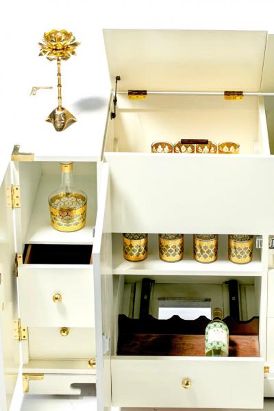 Tommi Parzinger Tommi Parzinger Bar Cabinet Lacquered in White Chocolate with Polished Brass