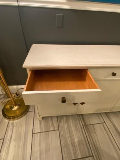 Tommi Parzinger WHITE MARBLE AND BRASS CREDENZA IN THE MANNER OF TOMMI PARZINGER