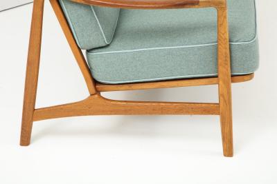 Tove Edvard Kindt Larsen Tove Edvard Kindt Larsen Teak and Oak Settee circa 1950s