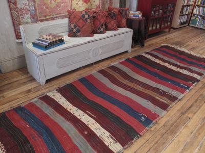 Tulu Long Rug